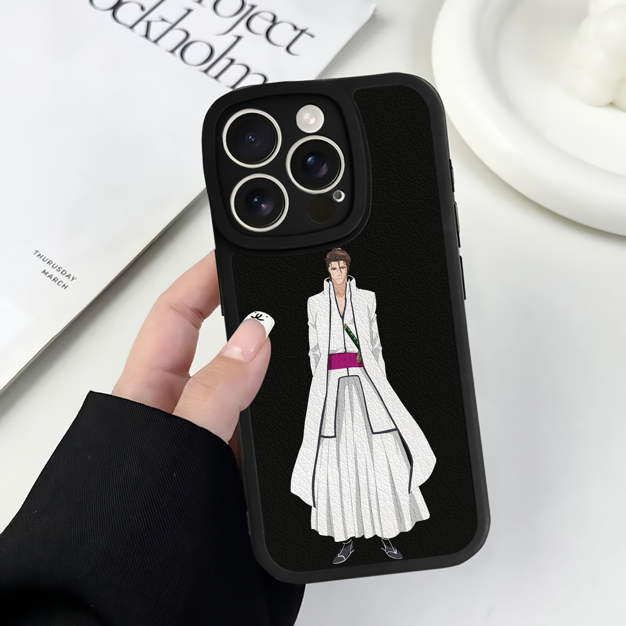 （画像用） ブリーチ 藍染 惣右介（あいぜん そうすけ） BLEACH Aizen Sousuke 【iPhone 16シリーズ対応】シリコンスマホケース（レザー調） 材質：シリコン